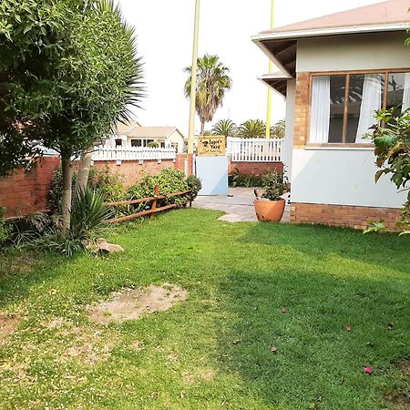 Japie'S Yard Self-Catering Apartment Суакопмунд Екстериор снимка